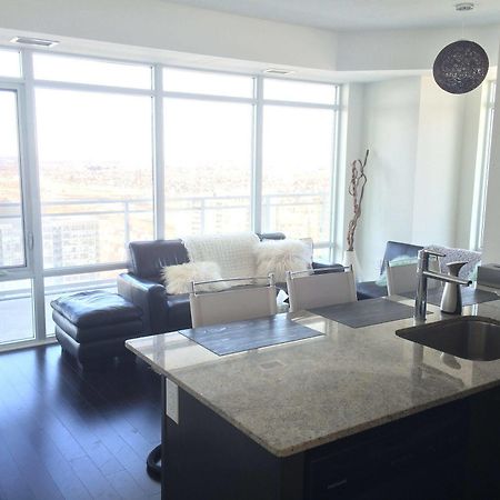 Square One Fully Furnished Suite Mississauga Buitenkant foto