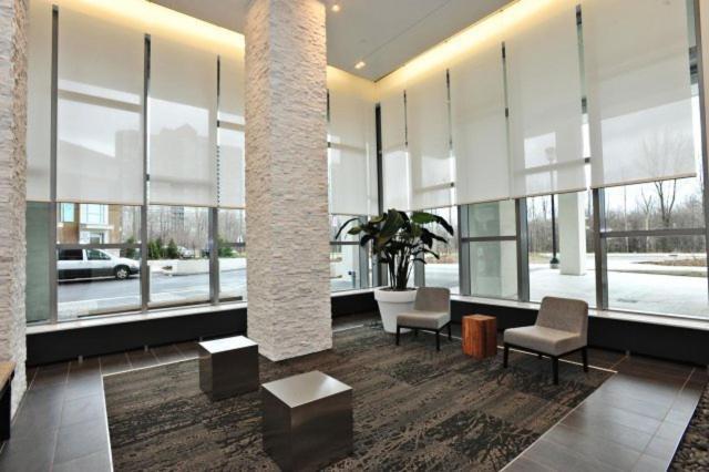 Square One Fully Furnished Suite Mississauga Buitenkant foto