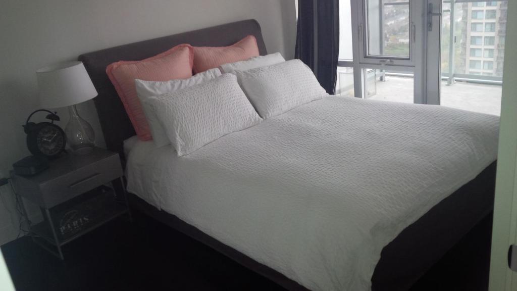 Square One Fully Furnished Suite Mississauga Kamer foto