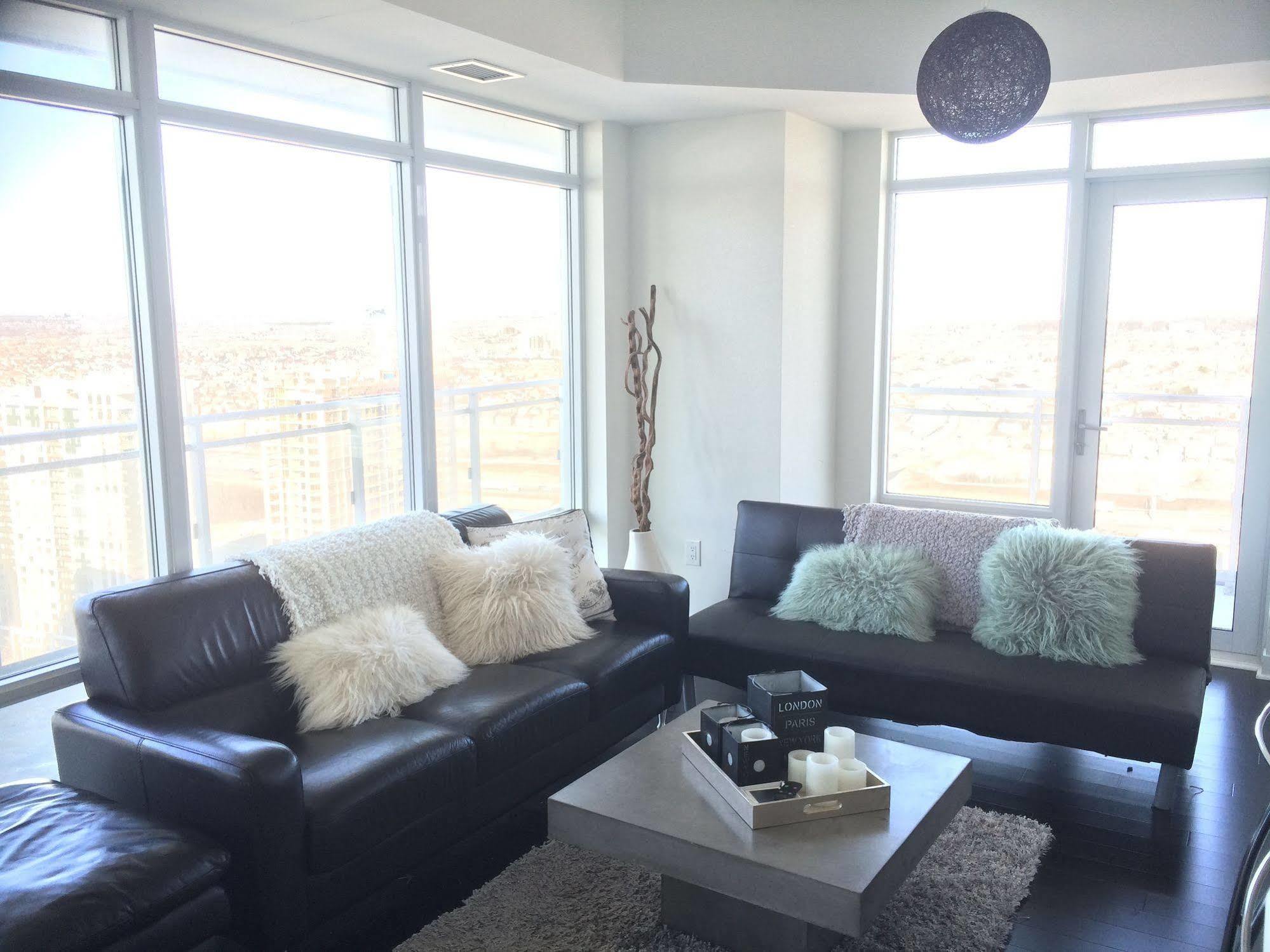 Square One Fully Furnished Suite Mississauga Buitenkant foto